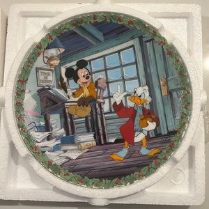 Knowles Mickey’s Christmas Carol plate collection